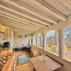 https://appartement-de-charme-avec-terrasse-vieil-aix.aixenprovencehotels.org