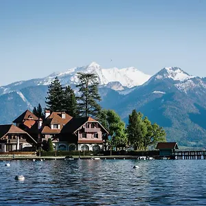 https://auberge-du-pere-bise.hotels-rhonealpes.com